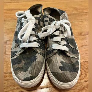 Camouflage High Top Sneakers